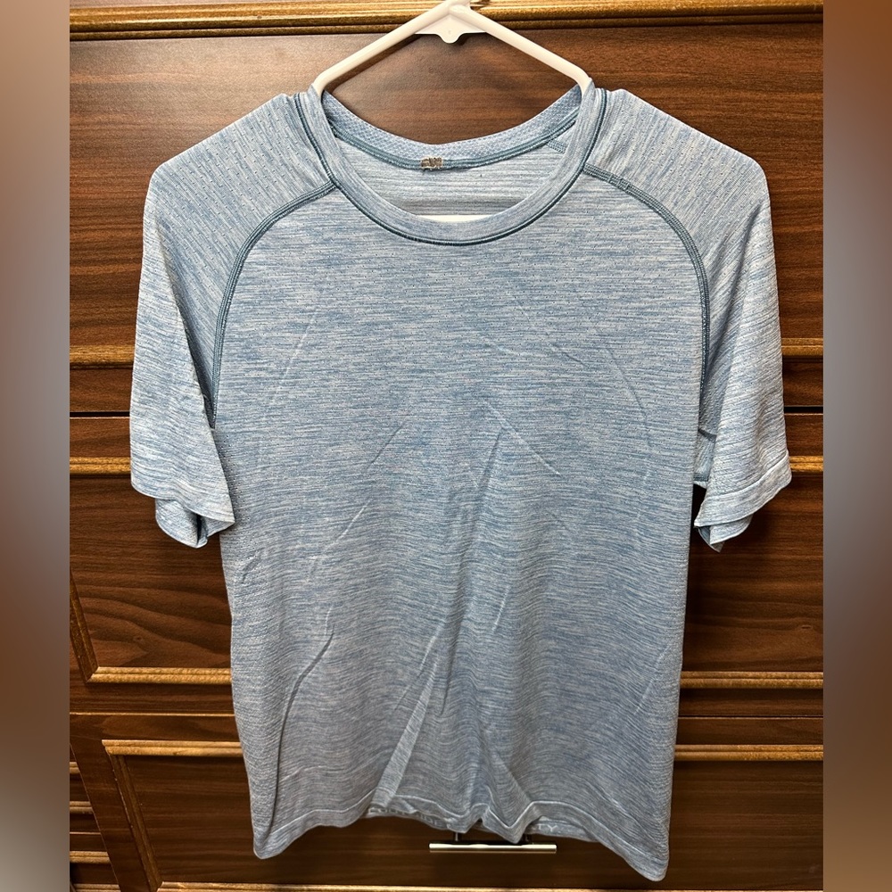 Lululemon Metal Vent Breathe Short Sleeve Size Medium